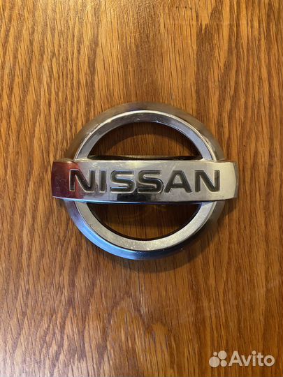 Эмблема nissan на капот