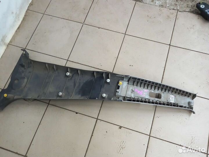 Накладка на среднюю правую стойку Хендай Туксон