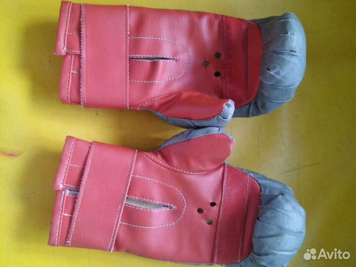 Боксерские перчатки, сильно бу