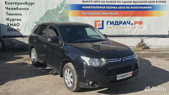 Обшивка двери задней правой Mitsubishi Outlander