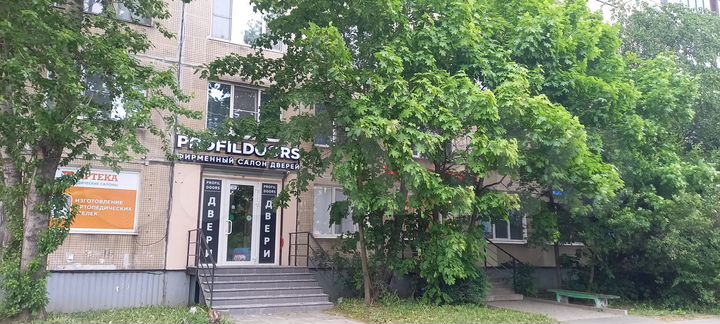 Магазин, салон-услуги коммерческое помещение 66 м²