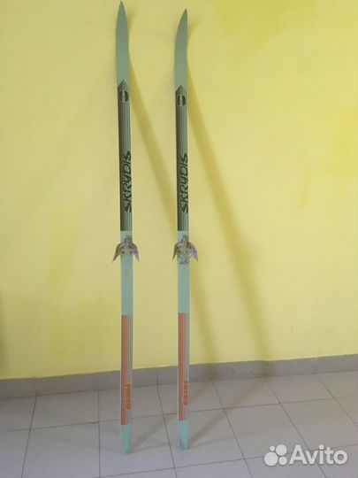 Лыжи новые деревянные