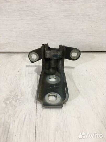 Петля двери chevrolet cruze 1.8 мт седан