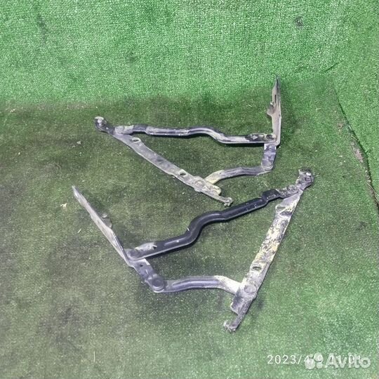 Петля крышки багажника Opel omega B