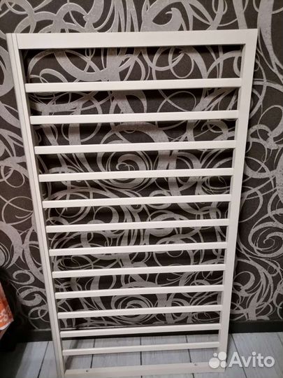 Детская кроватка с маятником