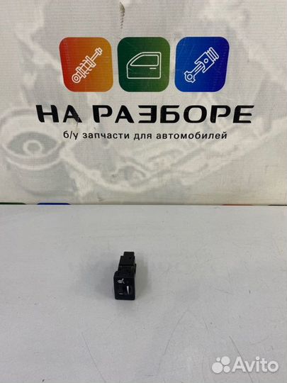 Кнопка подогрева сидений передняя левая Toyota