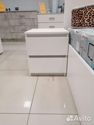 Тумба прикроватная