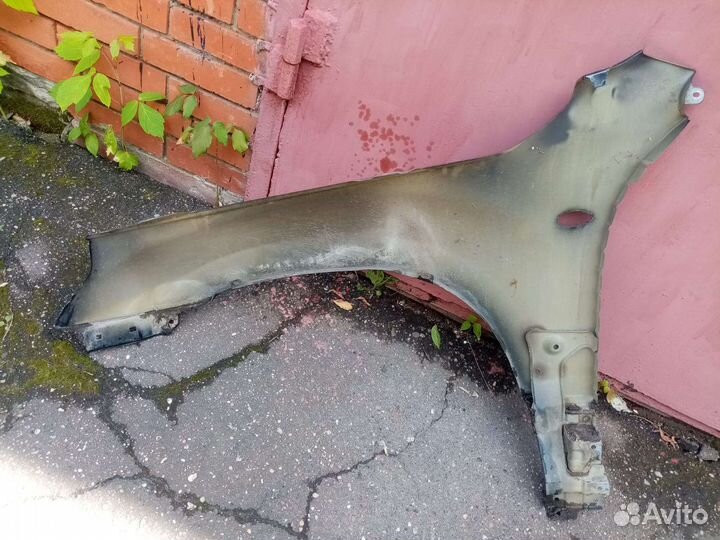 Переднее правое крыло на suzuki grand vitara 3