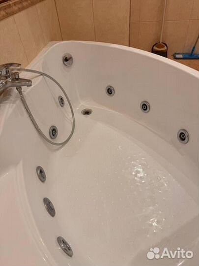 Ванная угловая джакузи