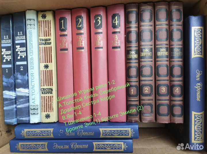 Книги в ассортименте