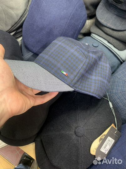 Полукласика,бомбящие кепки,стильные,цены разные