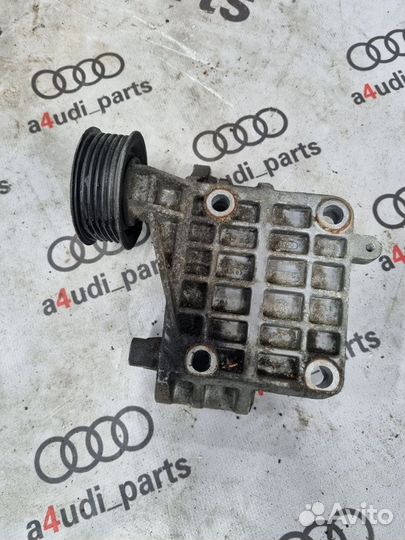 Кронштейн генератора Audi A5 (S5,RS5) 1 059903143S