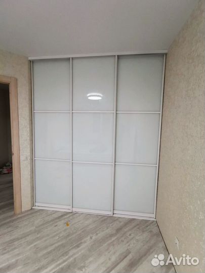 Двери купе белые для встроенного шкафа