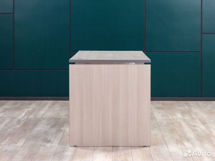 Офисный стол для менеджера