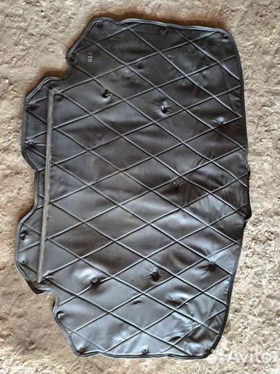 Шумка капота на Mercedes w220