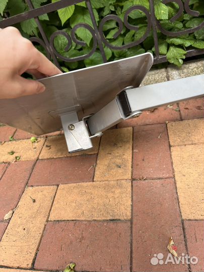 Подставка под телевизор на стену