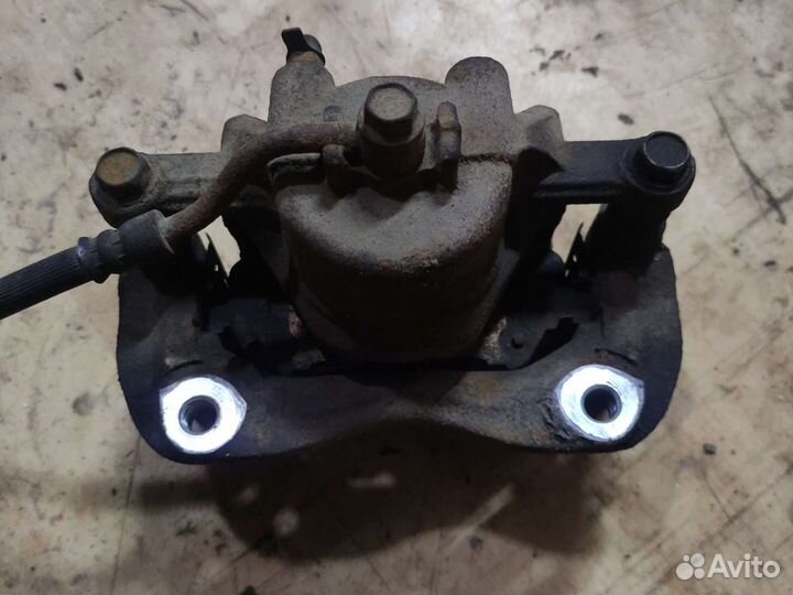 Hyundai Solaris 1 суппорт передний левый