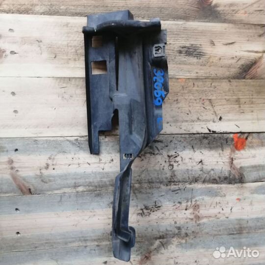 Накладка крыла внутренняя Ford Focus 3 левая