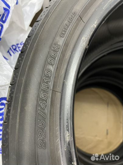 Yokohama BluEarth RV-02 225/45 R19 96W