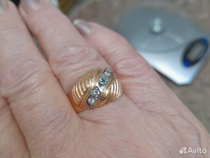 Золотое кольцо с бриллиантами и изумрудом СССР
