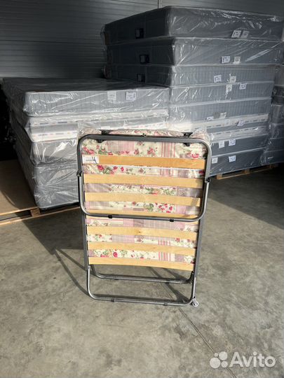 Раскладушка с матрасом на ламелях