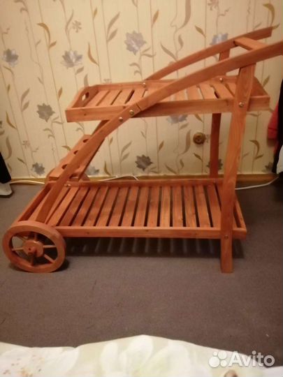 Серировочный столик