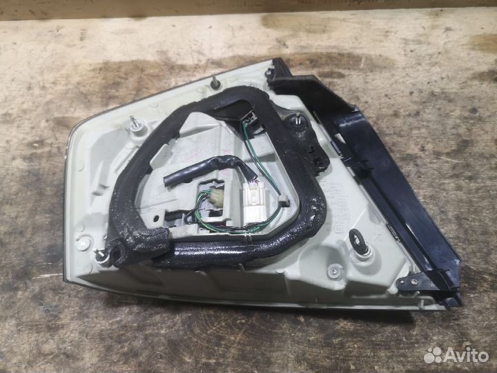 Фонарь правый Nissan Fuga PY50