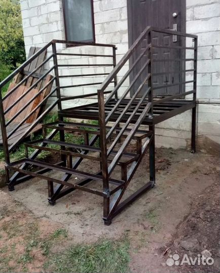 Лестница на металлокаркасе / изготовление лестниц