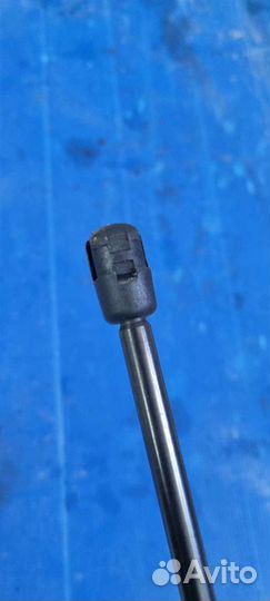 Амортизатор крышки багажника caddy