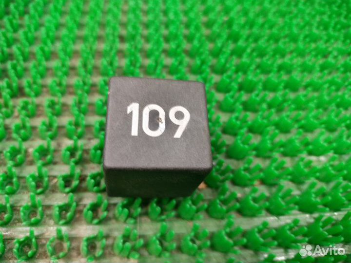 Реле Volkswagen Passat B3 AAA 1993