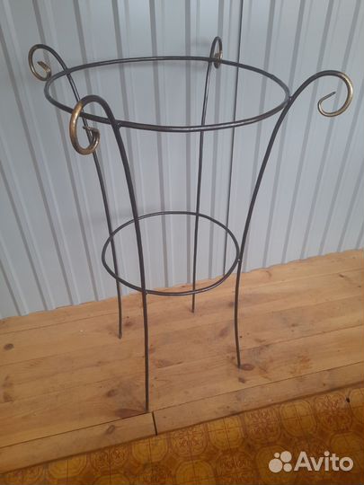 Кустодержатель