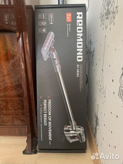 Вертикальный пылесос Redmond RV-UR363