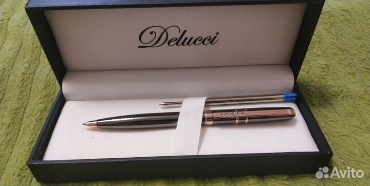 Подарочная ручка Delucci