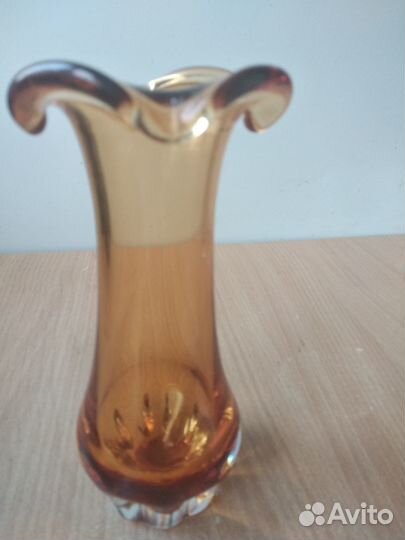 Ваза для цветов гутное цветное стекло СССР винтаж