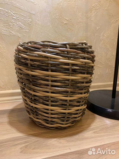 Кашпо из искусственного ротанга