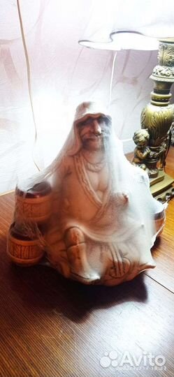 Коллекционная бутылка и 6 стаканчиков