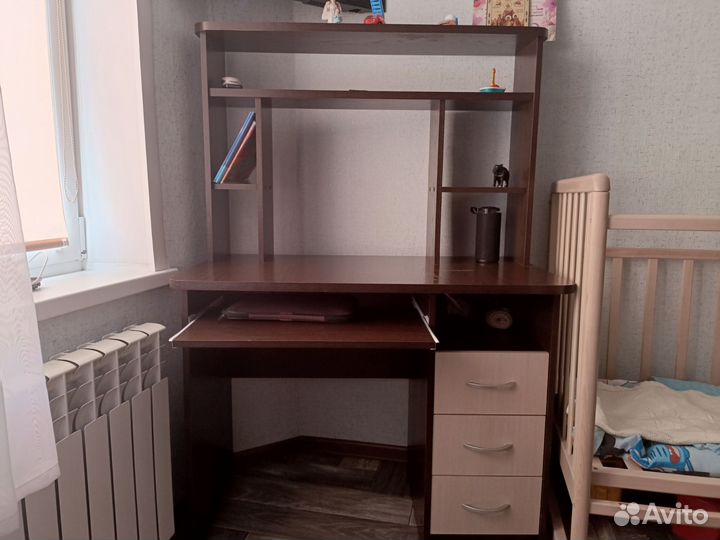 Письменный стол школьный