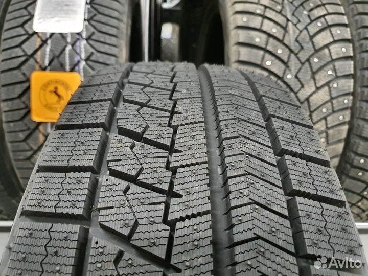 Bridgestone Blizzak VRX 235/45 R18