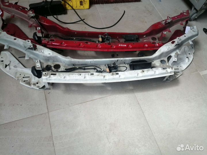 Передний панель телевизор на Volvo S 40