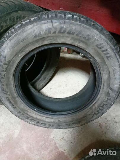Bridgestone B65 235/65 R17 108T