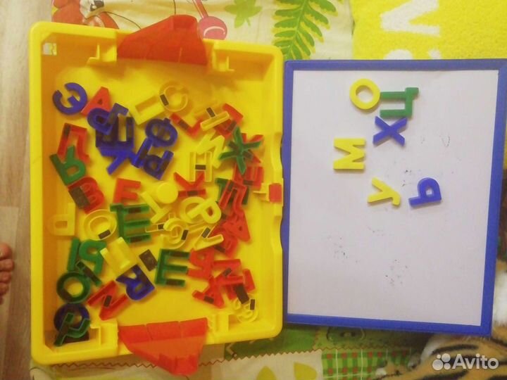 Магнитная доска с буквами магнитами