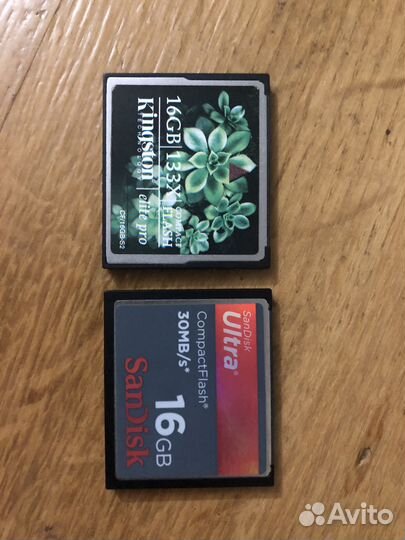 16 g Kingston elite pro. + Sandisk Ultra 16g