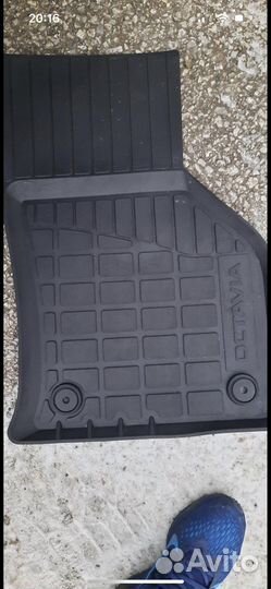 Продам новые оригинальные коврики шкода октавия