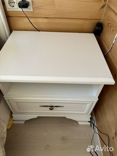 Тумба прикроватная белая
