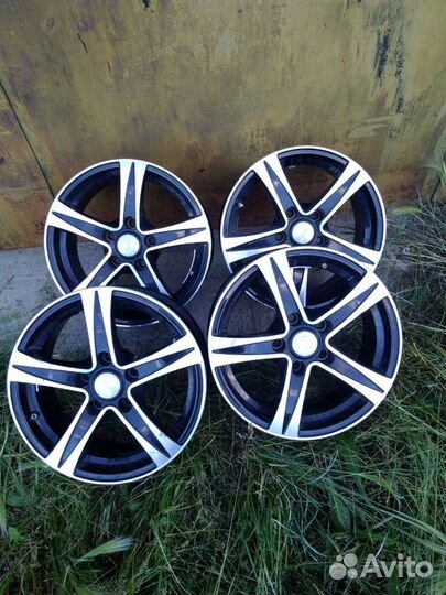 Литые диски sakura R15