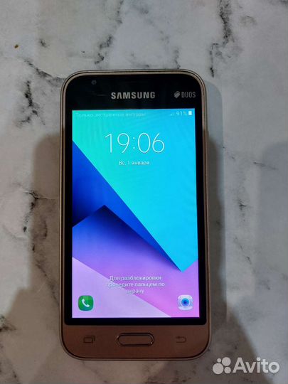 Телефон Samsung Galaxy J1 mini prime