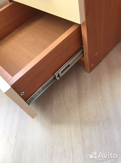 Угловой письменный стол