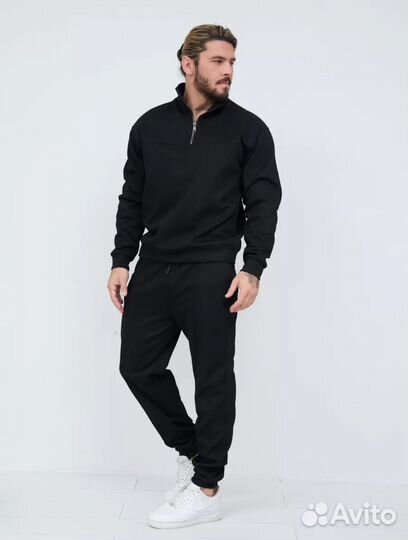 Сопртивный костюм без карюшона черный