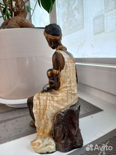 Статуэтка Африка ''Мать с сыном'' (новая)