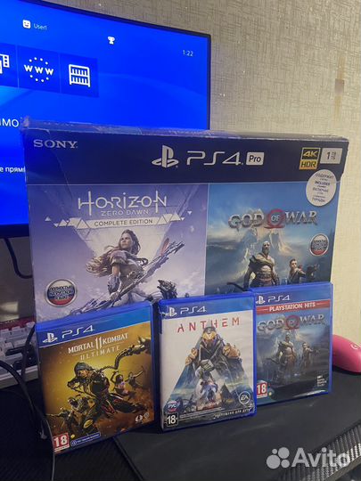 PS4 Pro 1tb 2 геймпада, подставка, 3 диска